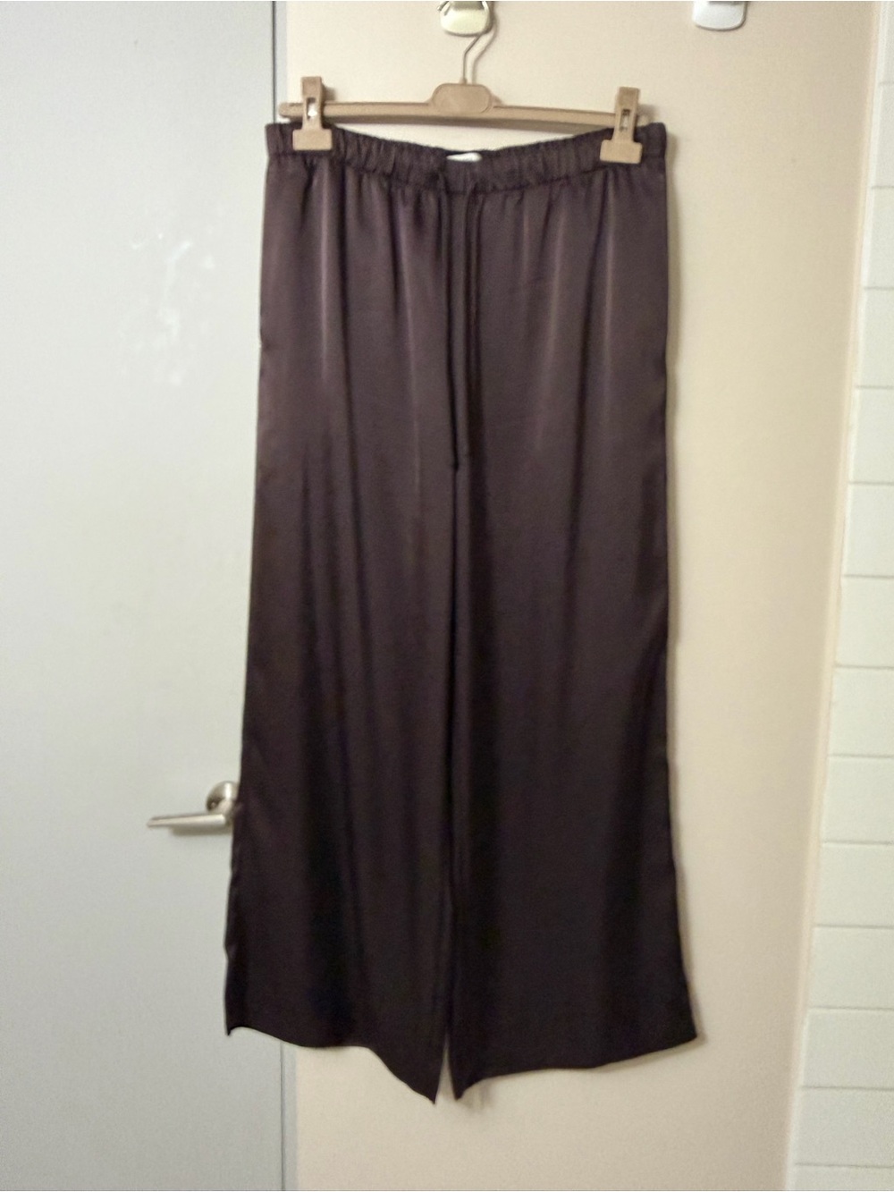 Aritzia Wilfred Lodge Satin Trousers in Rich Mocha Brown